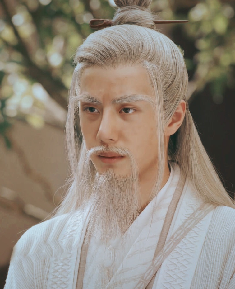 2020古裝劇「白髮古裝男神」1:王一博 飾演《有翡》謝允