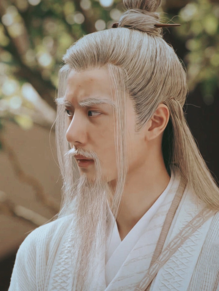 2020古裝劇「白髮古裝男神」1:王一博 飾演《有翡》謝允