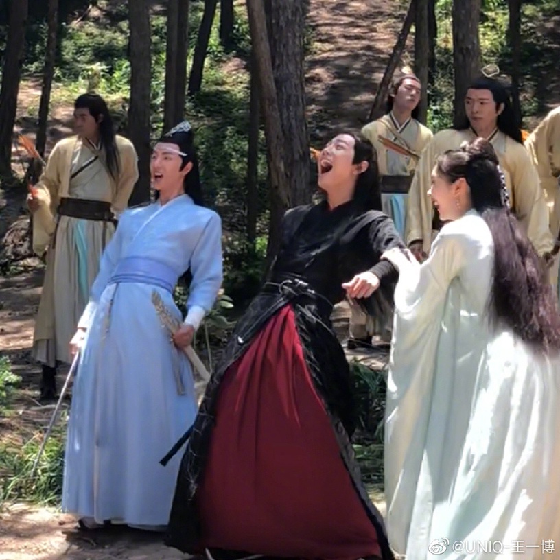 王一博出道前故事!王一博憑《陳情令》&搭擋趙麗穎《有翡》爆紅,但練習生時期超鼻酸