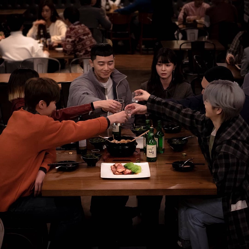 韓劇角色的IG帳號4:《梨泰院CLASS》甜栗酒館 招牌菜、員工互動都秀出來