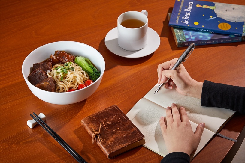 年節送禮首選!誠品行旅推「炙燒和牛頰牛肉麵禮盒」,和牛+濃郁湯頭,還有85折優惠!