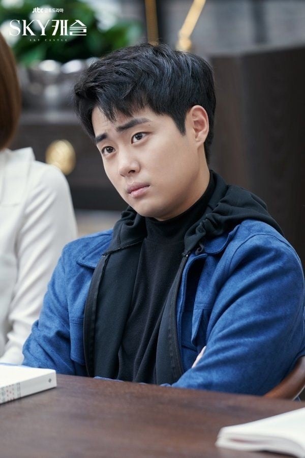 Netflix《驅魔麵館》爆紅主配角介紹!她是韓孝周老師,趙炳圭被喻為「光洙的後裔」?