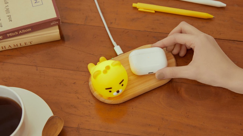 KAKAO FRIENDS「萊恩無線充電小夜燈」登場!木質充電盤超有質感,搭配萊恩夜燈好療癒