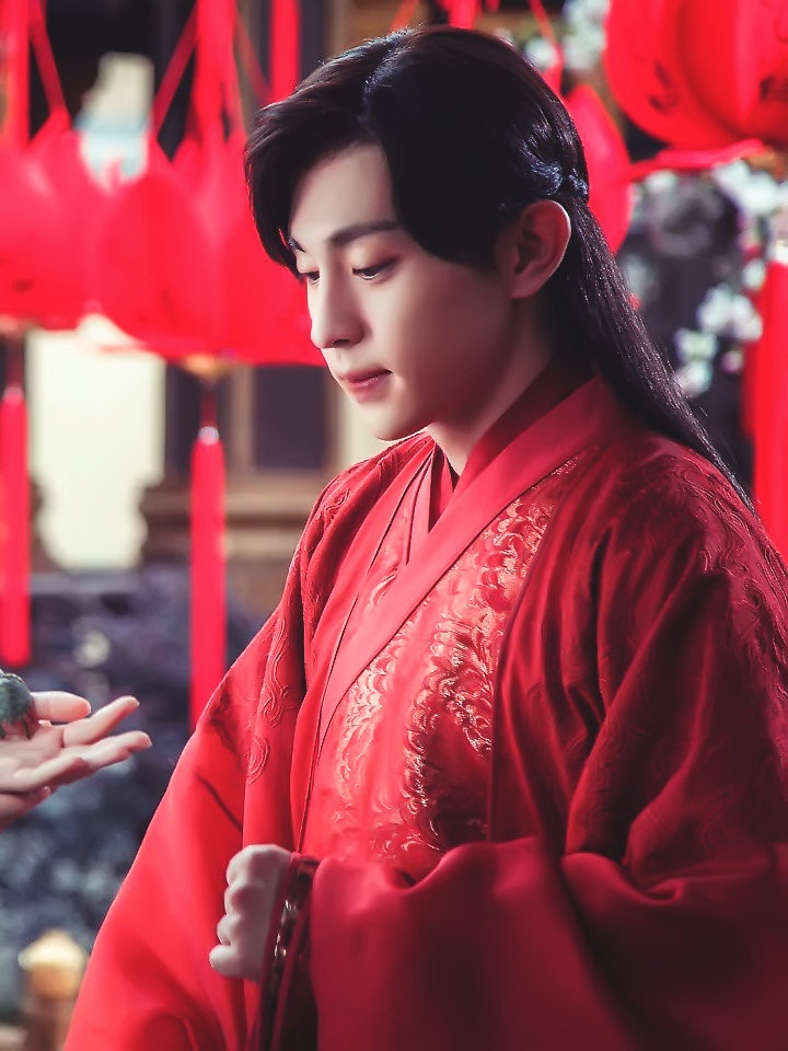 陸劇「一眼萬年古裝美男角色」7:鄧倫 飾演《香蜜沉沉燼如霜》旭鳳