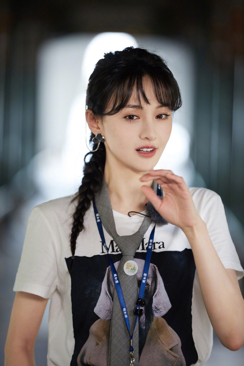 鄭爽被官方封殺!鄭爽18歲出道就走紅、《微微》搭楊洋火遍亞洲,網:一手好牌打得稀爛