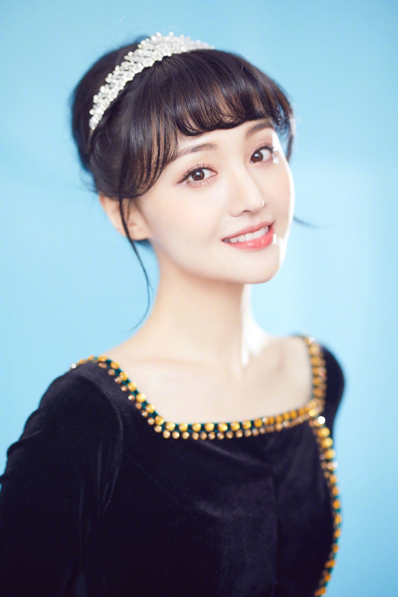 鄭爽被官方封殺!鄭爽18歲出道就走紅、《微微》搭楊洋火遍亞洲,網:一手好牌打得稀爛