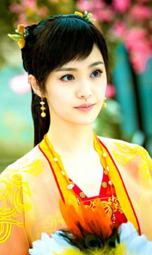 鄭爽被官方封殺!鄭爽18歲出道就走紅、《微微》搭楊洋火遍亞洲,網:一手好牌打得稀爛