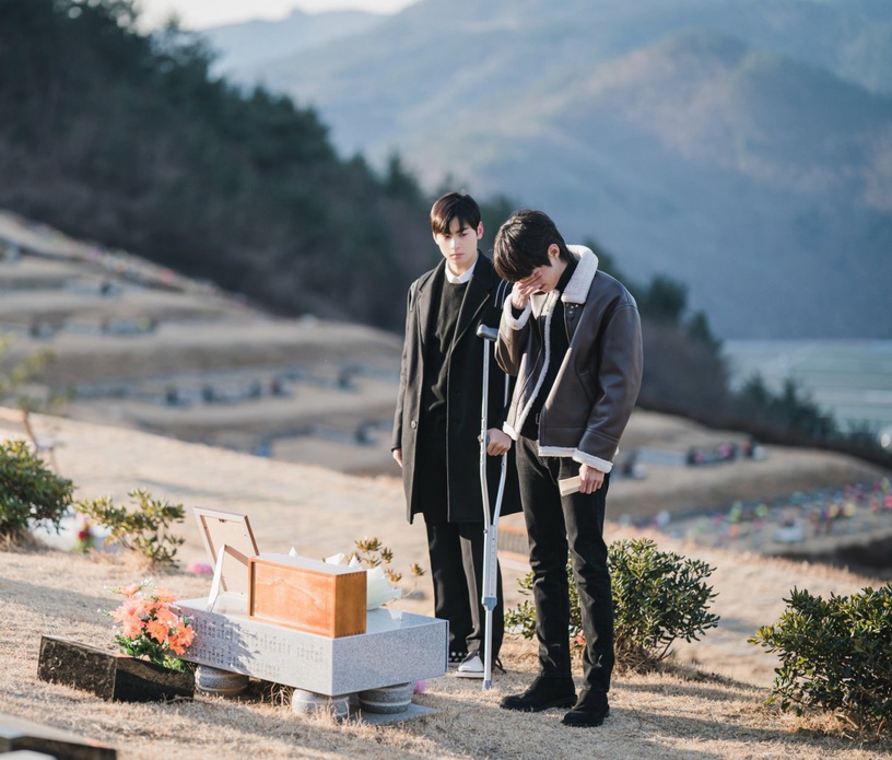 《女神降臨》文佳煐主動kiss!車銀優&黃仁燁「床咚」超爆笑,下集素顏秘密藏不住了?