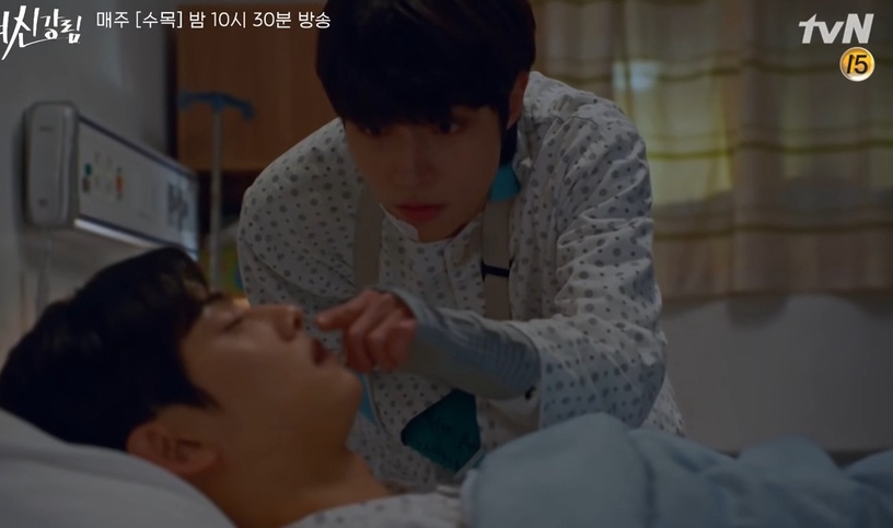 《女神降臨》文佳煐主動kiss!車銀優&黃仁燁「床咚」超爆笑,下集素顏秘密藏不住了?