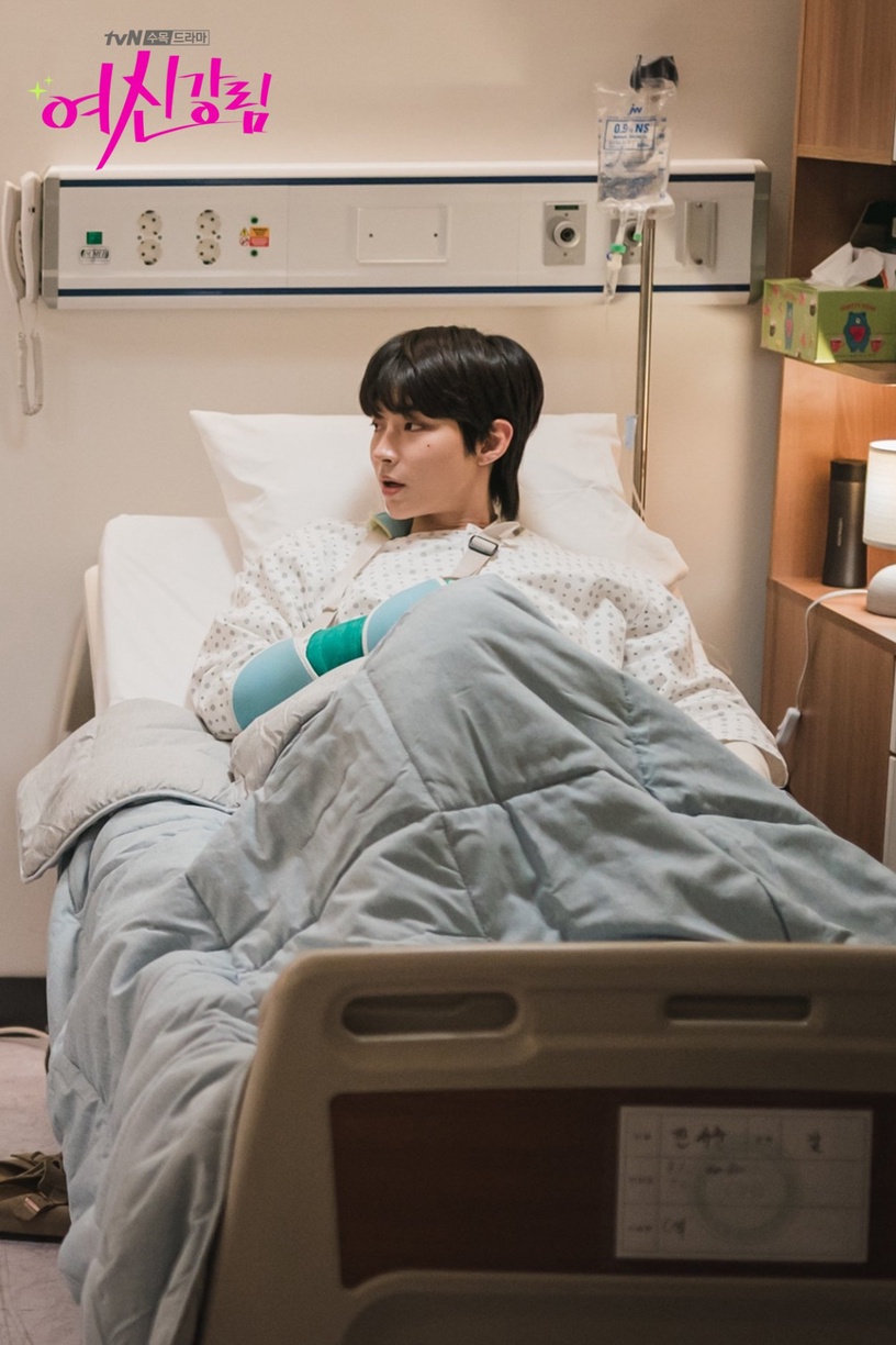 《女神降臨》文佳煐主動kiss!車銀優&黃仁燁「床咚」超爆笑,下集素顏秘密藏不住了?