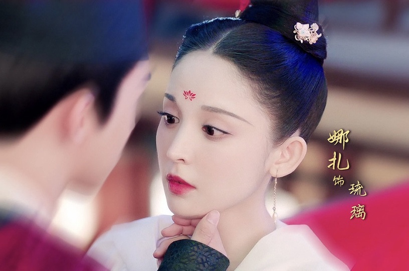熱播古裝劇古裝女神造型PK 1:古力娜扎 飾演《風起霓裳》庫狄琉璃