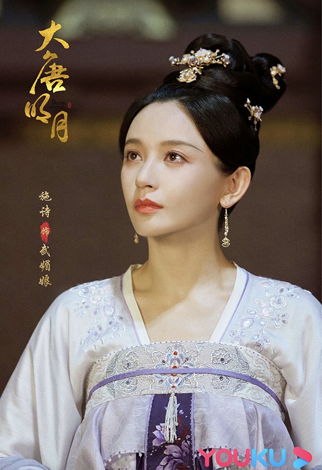 熱播古裝劇古裝女神造型PK 2:施詩 飾演《風起霓裳》武媚娘