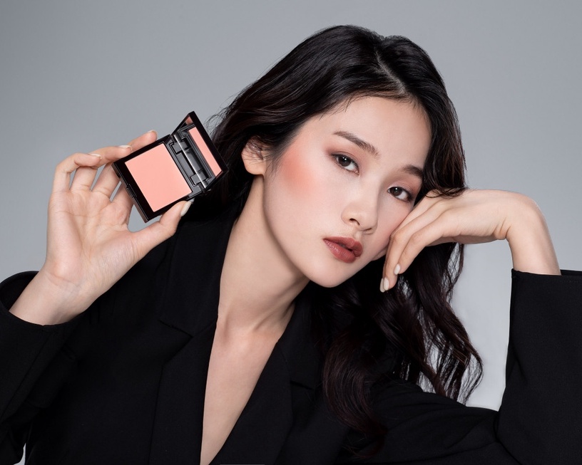 2021春季腮紅新品絕美連發!雅詩蘭黛#420玫瑰壓紋美哭,蘿拉蜜思更是絕美必收