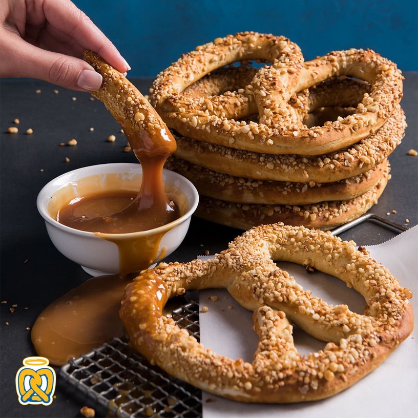 美國人氣「Auntie Anne’s扭結蝴蝶餅」沾醬登場!香濃可可、焦糖太妃醬等5款沾醬都搭