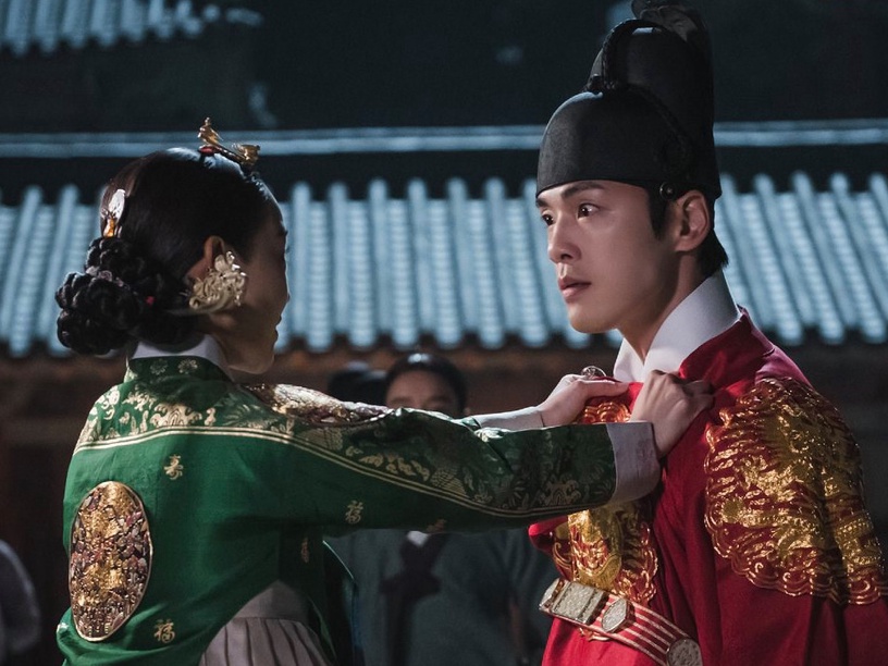 《哲仁王后》穿越回現代伏筆2:無所不在的「蝴蝶元素」!代表穿越平行時空?蝴蝶效應?