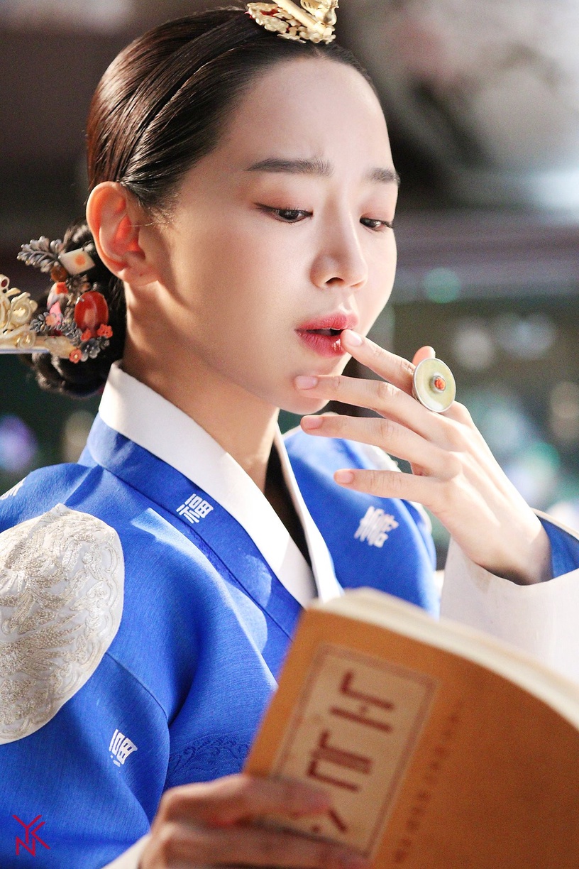 哲仁王后 申惠善小秘密 古裝隱藏超狂身材 172cm 八頭身美女 竟能吃下4包泡麵 Beauty美人圈 哲仁王后 申惠善小秘密 古裝隱藏超狂身材 172cm 八頭身美女 竟能吃下4包泡麵 Beauty美人圈