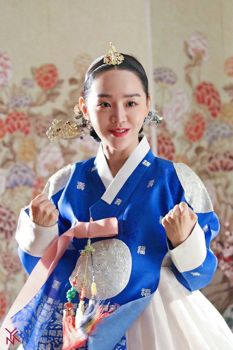 《哲仁王后》申惠善小秘密!腿超長、172cm是「八頭身美女」,曾和大王大妃保持距離?