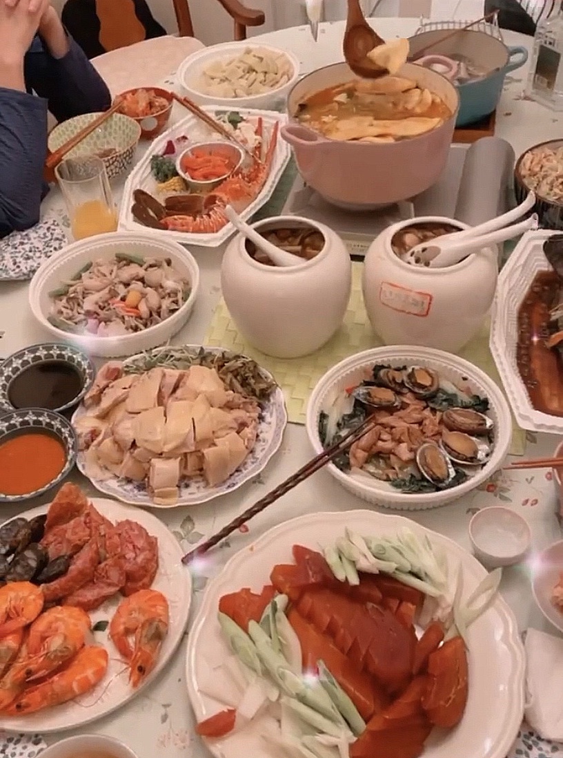 2021年夜飯大合輯!宋芸樺3張桌子放不下,陳時中:「一定在家吃年夜飯」