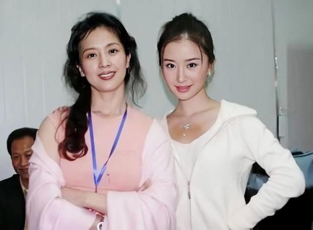 6對明星高顏值父母舊照曝光!劉亦菲、楊穎媽媽都超仙,鞠婧禕被批連媽媽都修圖