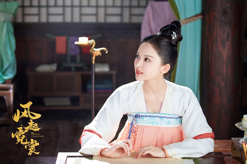 古裝劇《風起霓裳》古裝女神1:古力娜扎 飾演 庫狄琉璃