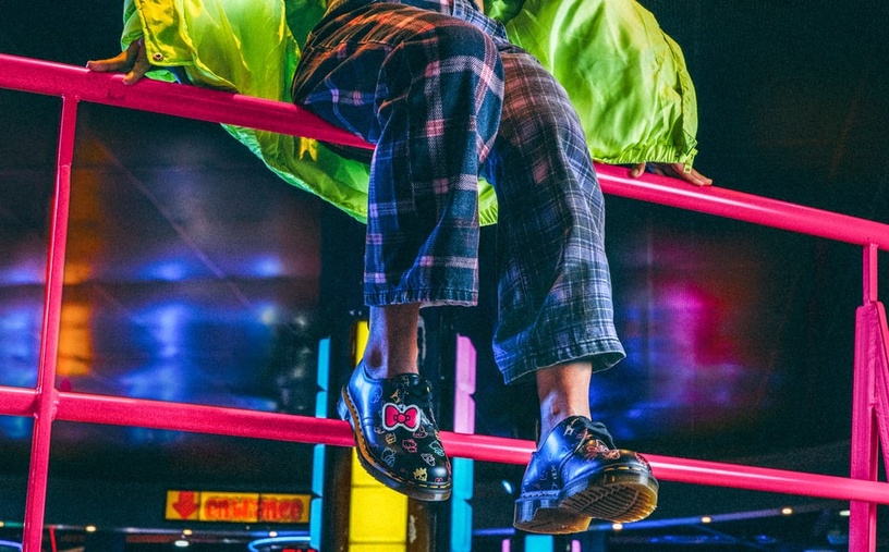 三麗鷗×Dr. Martens聯名回歸!超人氣角色變身經典1460馬汀靴,三麗鷗粉絲絕對要收~