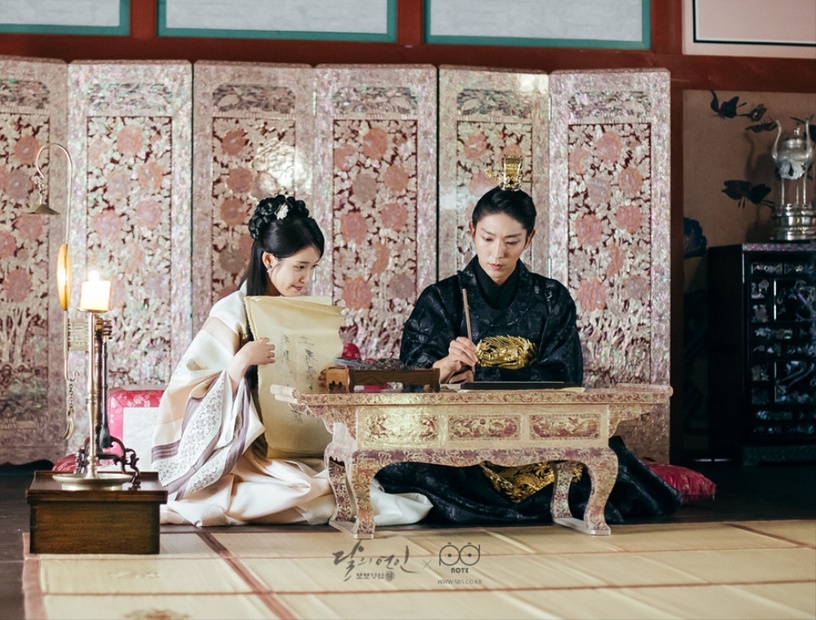 《哲仁王后》收視狂!網評5部翻拍成功的韓劇,《步步》IU&李準基、F4李敏鎬選角太還原
