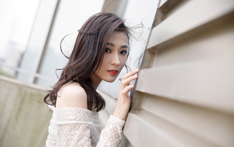 古裝劇《斗羅大陸》演員古裝vs時裝6:丁笑瀅 飾演 寧榮榮