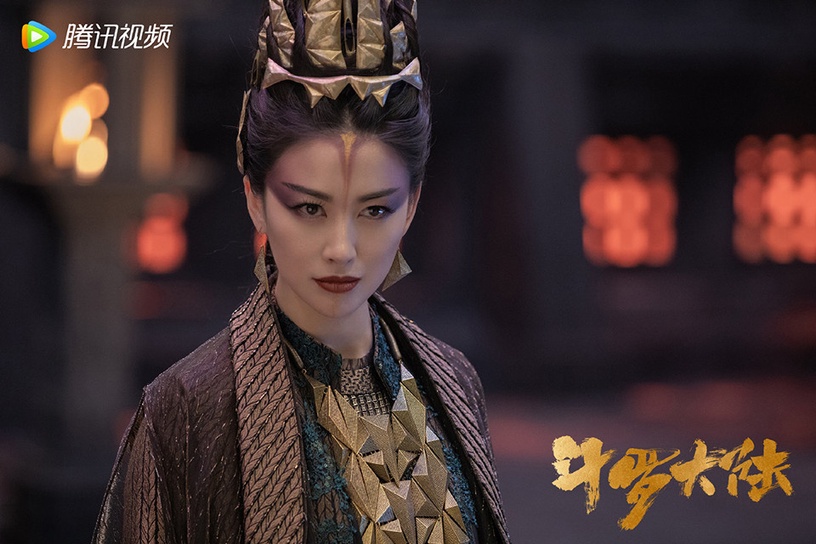 古裝劇《斗羅大陸》演員古裝vs時裝9:朱珠 飾演 比比東