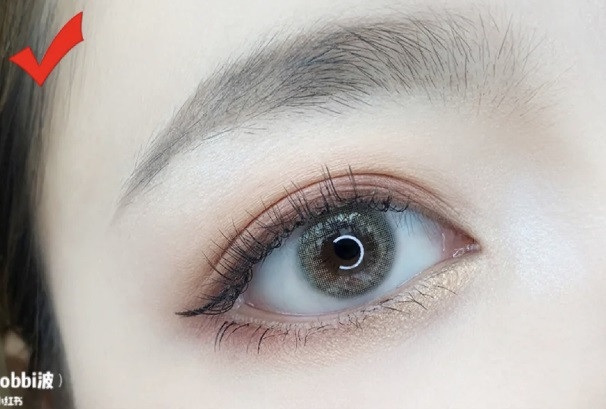 新手最全「眼妝誤區&修正畫法」!彩妝師5招眼妝教學,眼影色塊感重是因為沒做這件事