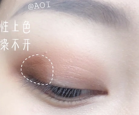 新手最全「眼妝誤區&修正畫法」!彩妝師5招眼妝教學,眼影色塊感重是因為沒做這件事