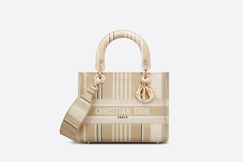 Dior「燕麥色Book Tote」NT$105,000