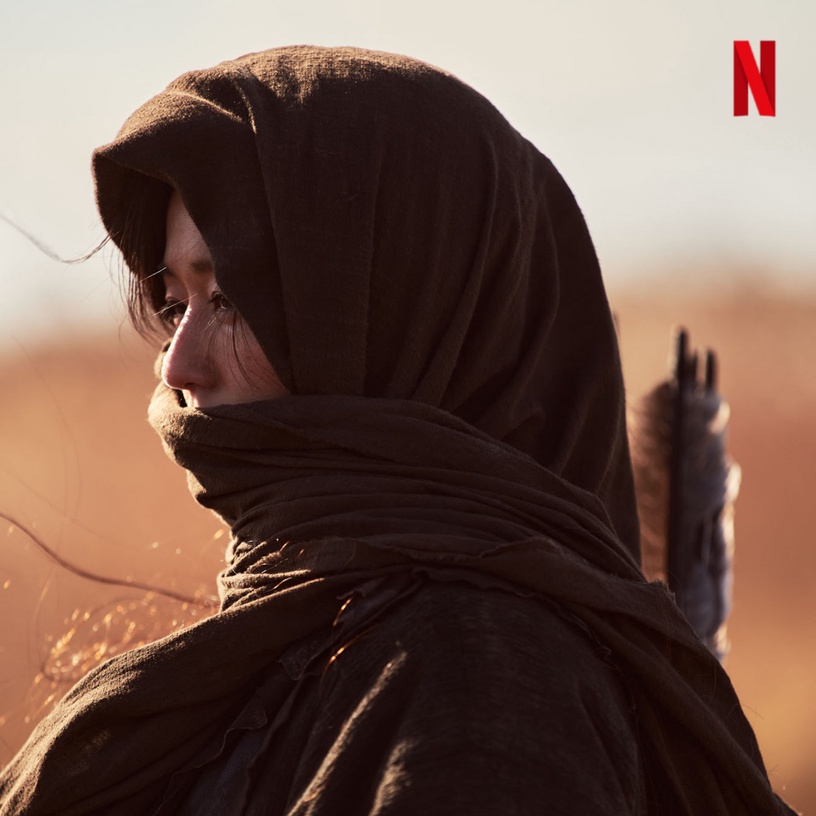 2021Netflix強檔韓劇劇照公開!《屍戰朝鮮》全智賢美貌遮緊緊,孔劉超帥太空扮相曝光