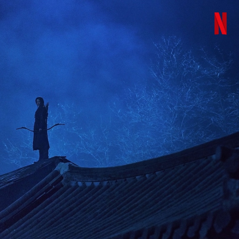 2021Netflix強檔韓劇劇照公開!《屍戰朝鮮》全智賢美貌遮緊緊,孔劉超帥太空扮相曝光