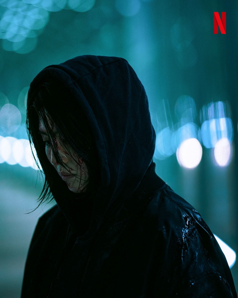 2021Netflix強檔韓劇劇照公開!《屍戰朝鮮》全智賢美貌遮緊緊,孔劉超帥太空扮相曝光