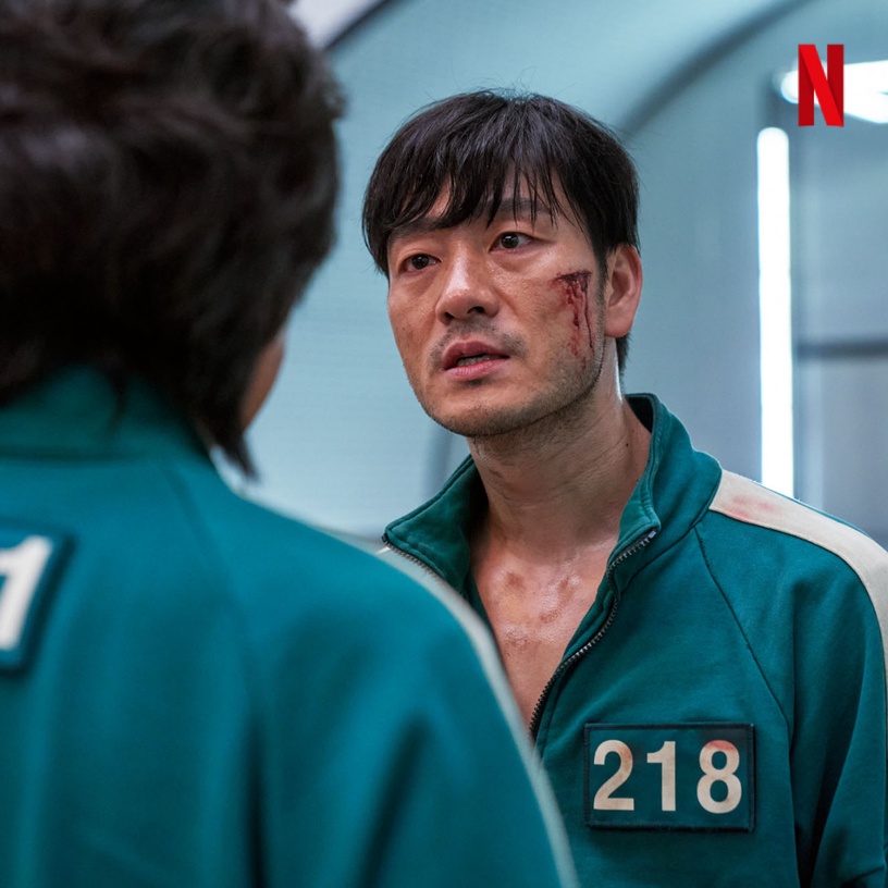 2021Netflix強檔韓劇劇照公開!《屍戰朝鮮》全智賢美貌遮緊緊,孔劉超帥太空扮相曝光