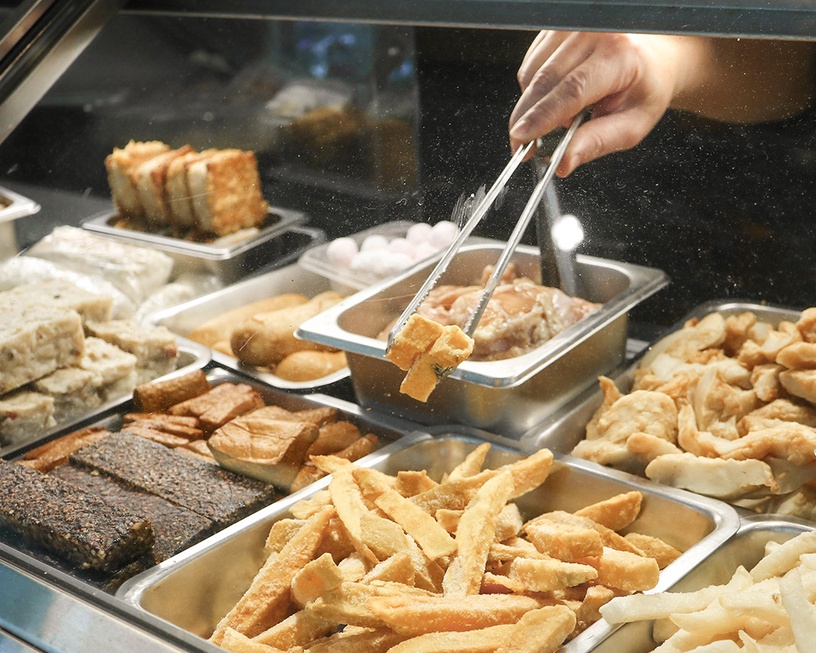 芋泥尬上巧克力!台北東區「初炸小食店」甜點、鹹食通包,被封為最強鹽酥雞店
