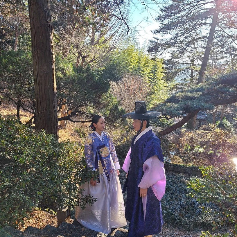 《哲仁王后》申惠善高挑臉卻超小!6位小臉擔當,潤娥臉比手掌還小&徐睿知臉只有他一半