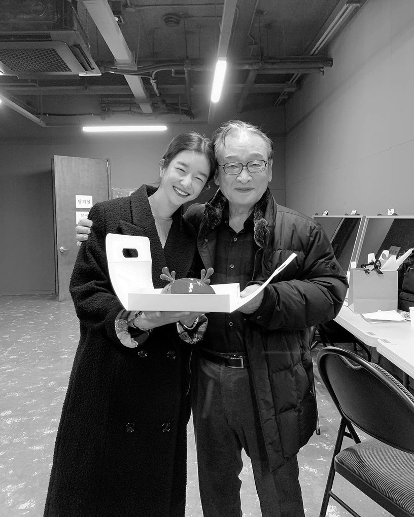 《哲仁王后》申惠善高挑臉卻超小!6位小臉擔當,潤娥臉比手掌還小&徐睿知臉只有他一半