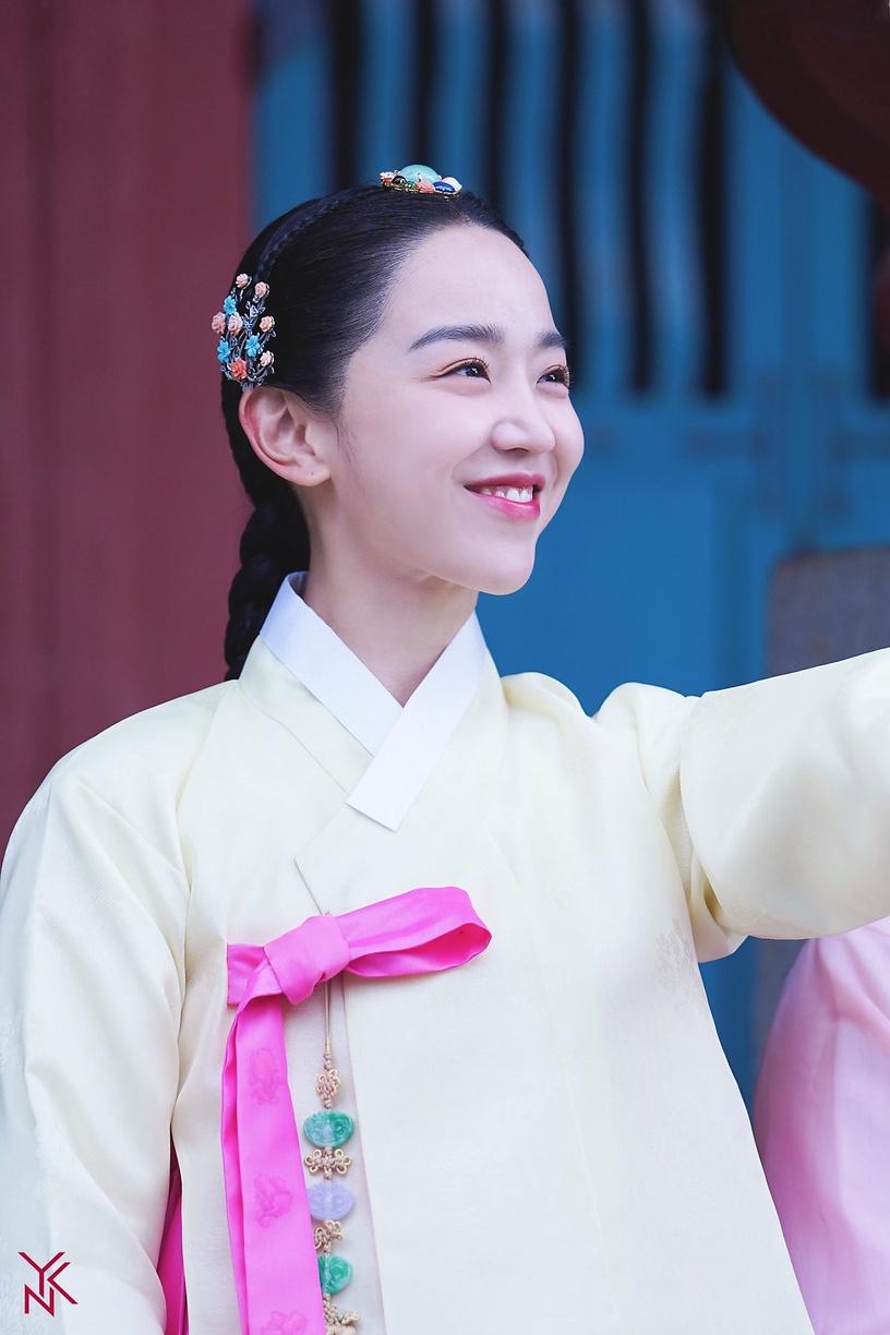 《哲仁王后》申惠善是元斌迷妹!韓劇女神也追星,她被玄彬迷倒,全智賢見到他秒害羞!