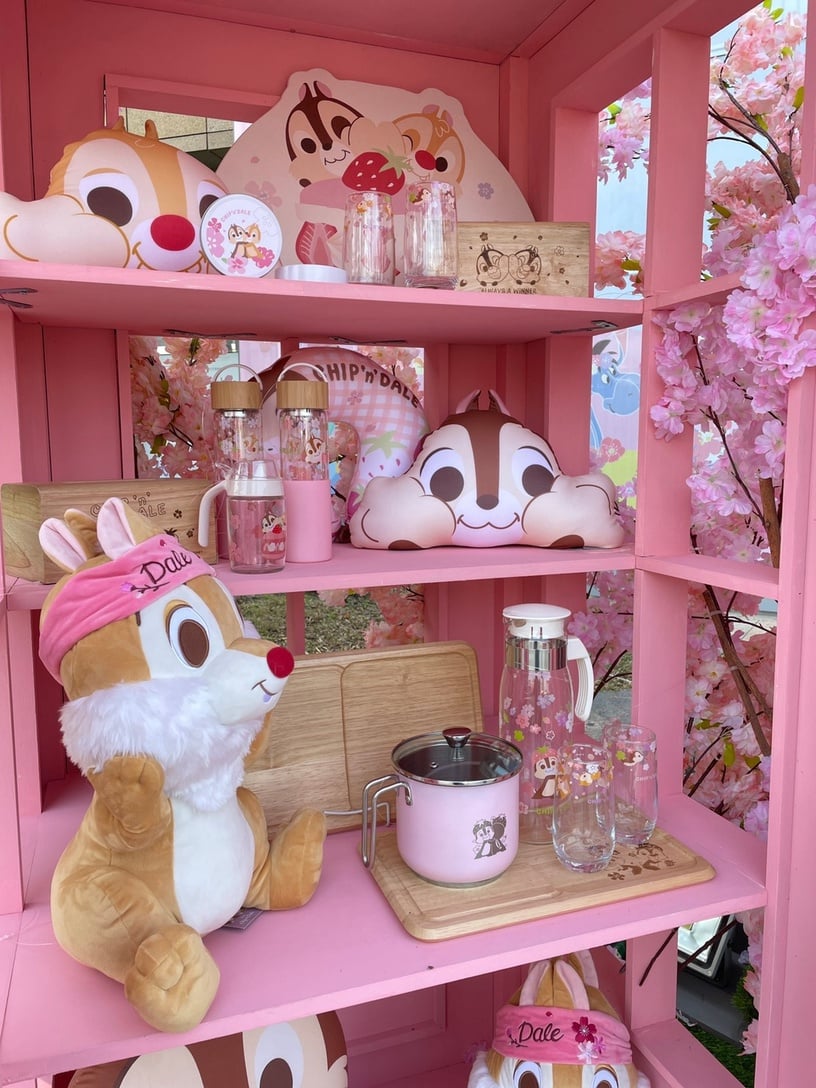 HOLAx迪士尼粉萌季推21款聯名新品!奇奇蒂蒂抱枕、野餐墊、和室椅通通「這天」開賣!