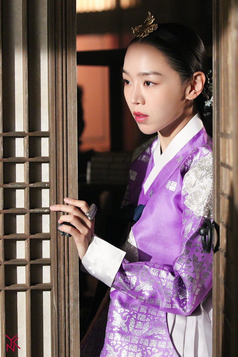 《哲仁王后》申惠善超美韓服藏秘密!古裝美翻的女星,IU金裕貞可愛,她是網友票選Top1