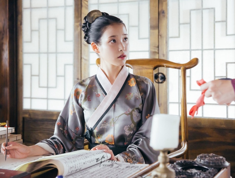 《哲仁王后》申惠善超美韓服藏秘密!古裝美翻的女星,IU金裕貞可愛,她是網友票選Top1