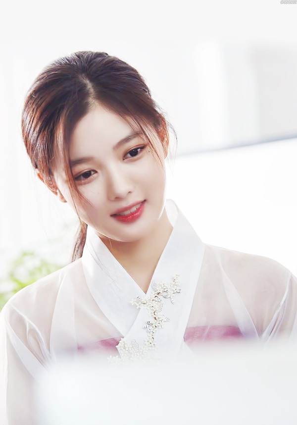 《哲仁王后》申惠善超美韓服藏秘密!古裝美翻的女星,IU金裕貞可愛,她是網友票選Top1