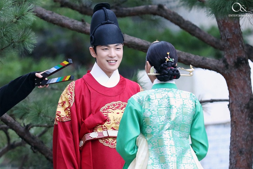 《哲仁王后》申惠善「奉煥」又上身!6主演近況,申惠善代言接不停,崔尚宮暴接3部新劇