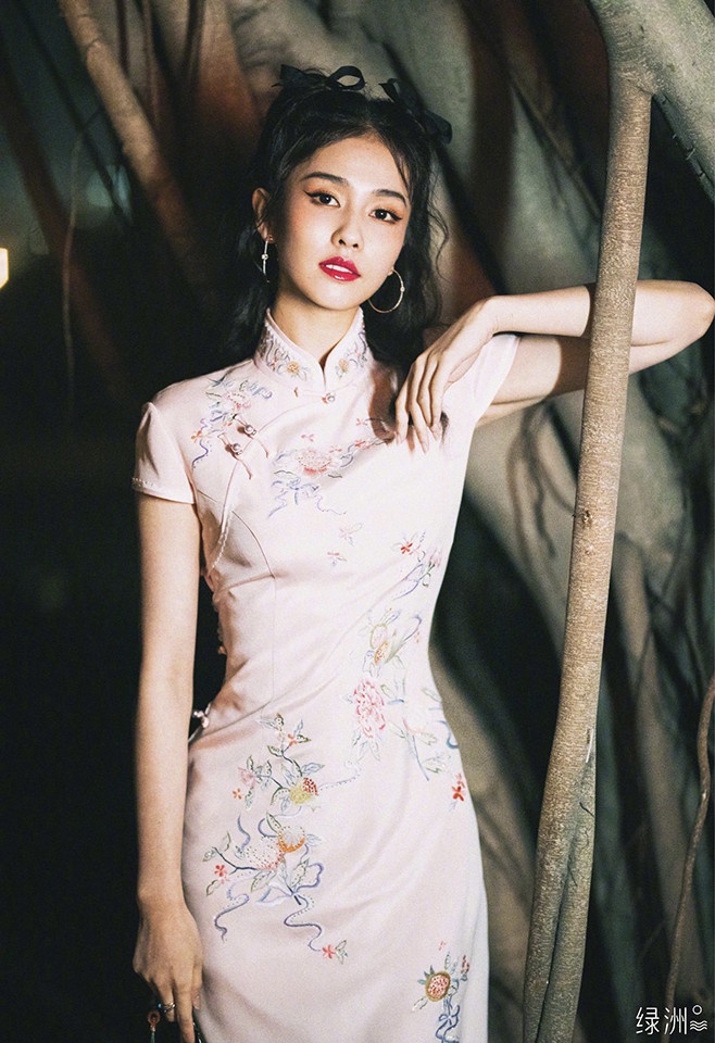 陸劇女星旗袍造型8:白鹿