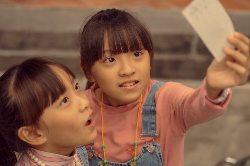 Netflix《天橋上的魔術師》劇情揭密!小黑人是什麼?真的有空白籤詩!不是超幸運就是衰到逆天