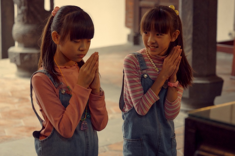 Netflix《天橋上的魔術師》劇情揭密!小黑人是什麼?真的有空白籤詩!不是超幸運就是衰到逆天