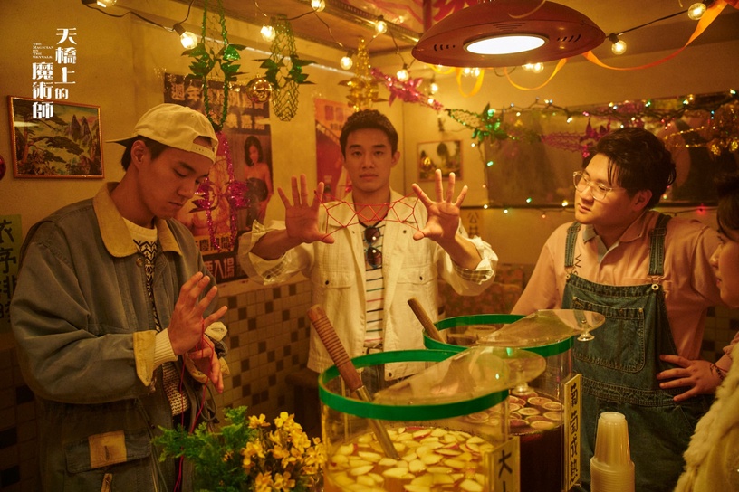 Netflix《天橋上的魔術師》劇情揭密!小黑人是什麼?真的有空白籤詩!不是超幸運就是衰到逆天