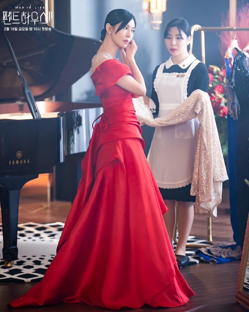 《上流戰爭2》金素妍沒170cm?比想像嬌小的女星,金泰希沒165、孫藝珍墊高才能同框玄彬