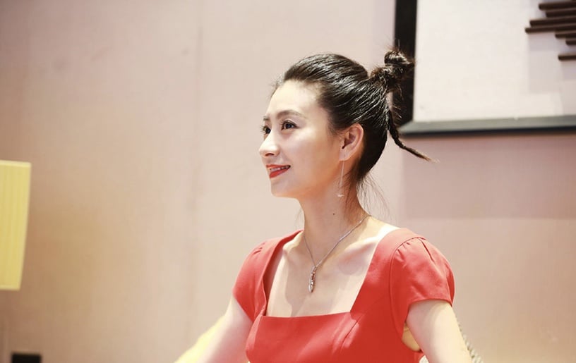 古裝劇《錦心似玉》配角古裝vs時裝10:斕曦 飾演 簡師傅